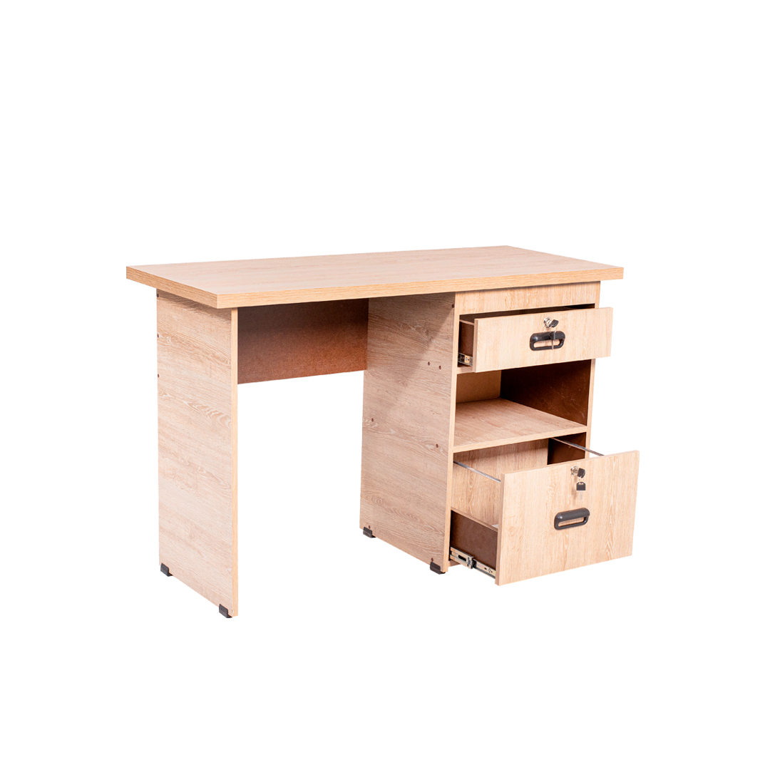 La imagen muestra un escritorio compacto de color madera clara con un diseño sencillo y funcional. El escritorio tiene una superficie de trabajo rectangular y una base estable. A la derecha, hay una unidad de almacenamiento con tres cajones parcialmente abiertos, todos con manijas negras y cerraduras integradas.
