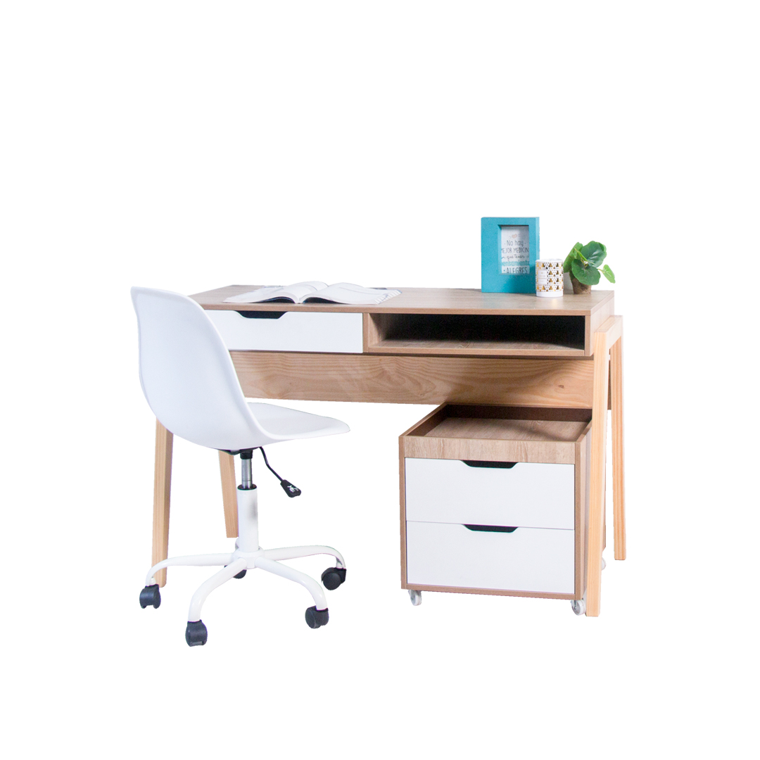 La imagen muestra un escritorio moderno de color madera clara con detalles en blanco. El escritorio cuenta con una superficie de trabajo rectangular. Debajo de la superficie, a la izquierda, hay un cajón pequeño y un compartimento abierto para almacenamiento adicional. A la derecha, hay dos cajones más grandes de color blanco que están abiertos, ofreciendo más espacio para guardar objetos. El escritorio está acompañado por una silla blanca con ruedas y base ajustable.